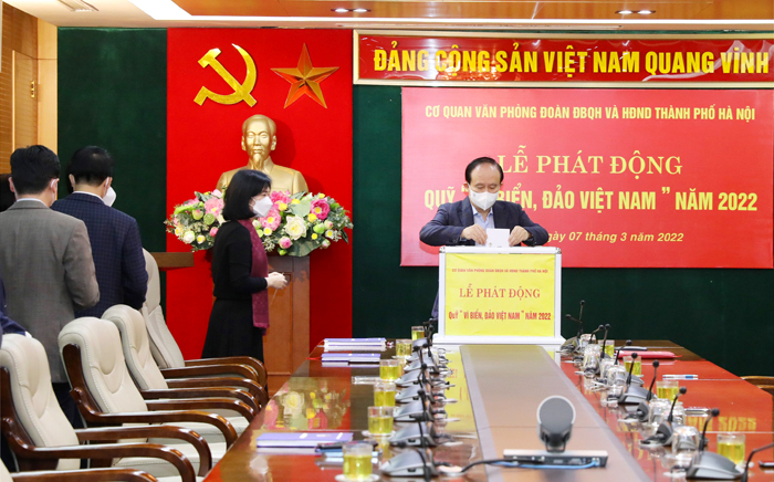 Cơ quan Văn phòng Đoàn ĐBQH và HĐND thành phố Hà Nội ủng hộ Quỹ  Vì biển, đảo Việt Nam
